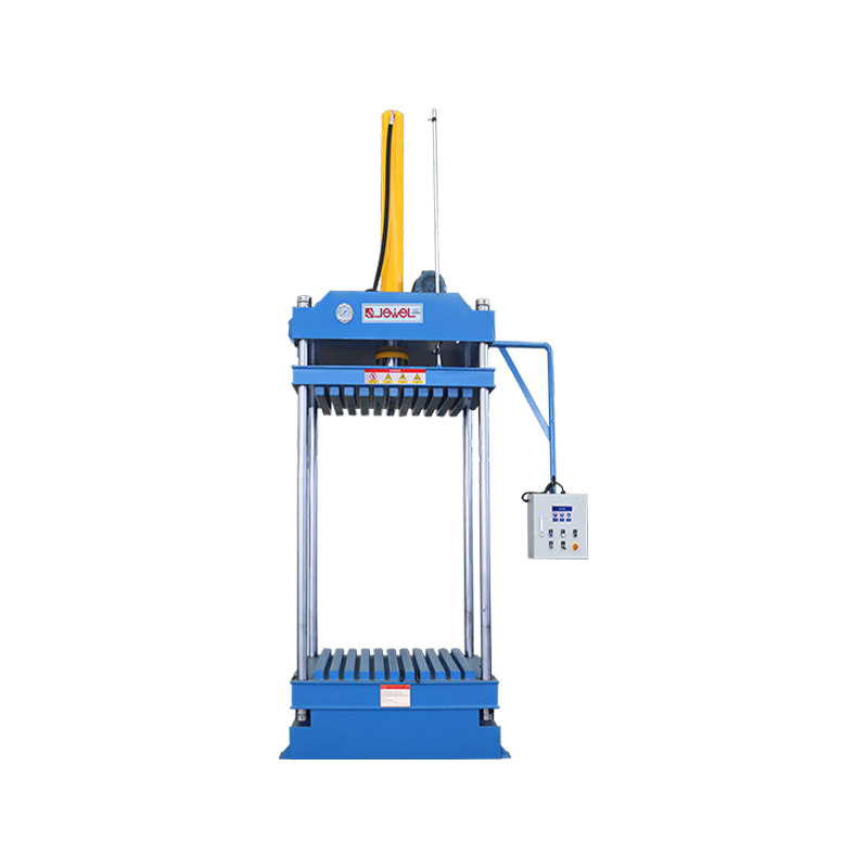 Medium vertikal (fyrkolumn) balpress
